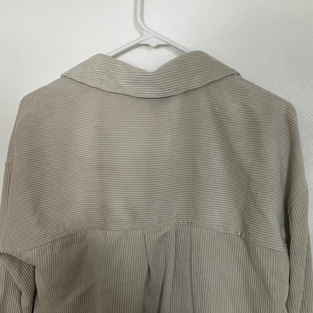 New with tags Industry Women's Beige Button Down Shirt Size XS - Picture 5 of 6